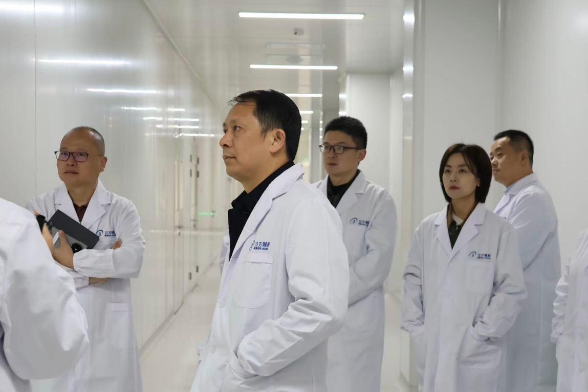 安徽醫(yī)科大學(xué)第二附屬醫(yī)院副院長(zhǎng)胡偉一行蒞臨我司考察交流